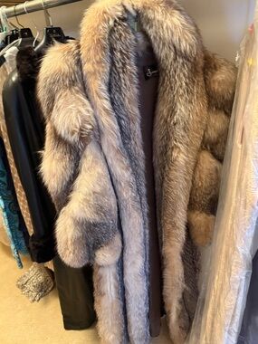 Luxurious Silver Fox Fur Coat - Taupe Brown